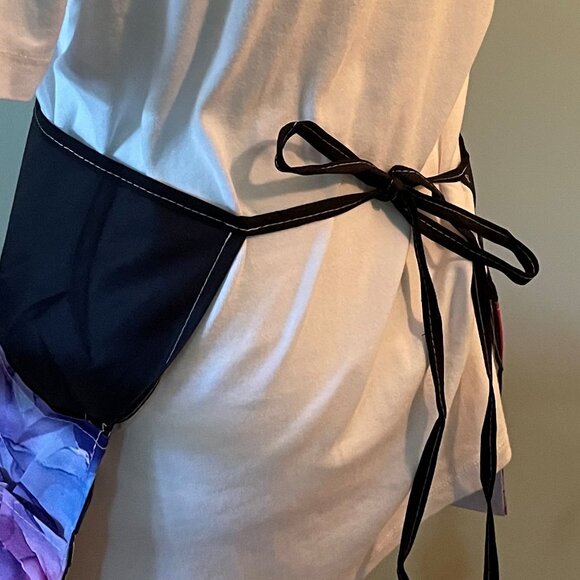Multi-Purpose Apron: Server, Artist, Haircutting, Barista - Picture 6 of 10
